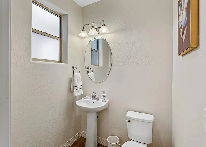 Our Happy Place Minutes To Downtown Nau Brand New *