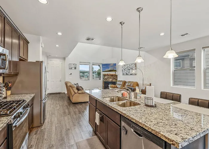 Our Happy Place Minutes To Downtown Nau Brand New Holiday home