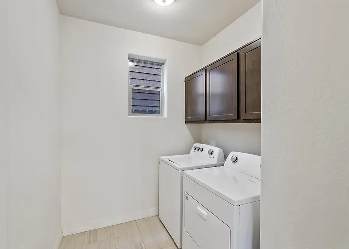 Our Happy Place Minutes To Downtown Nau Brand New Holiday home