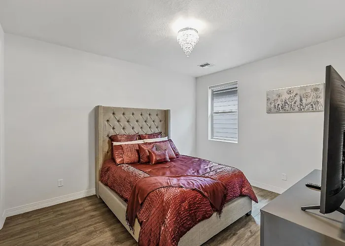 Our Happy Place Minutes To Downtown Nau Brand New *